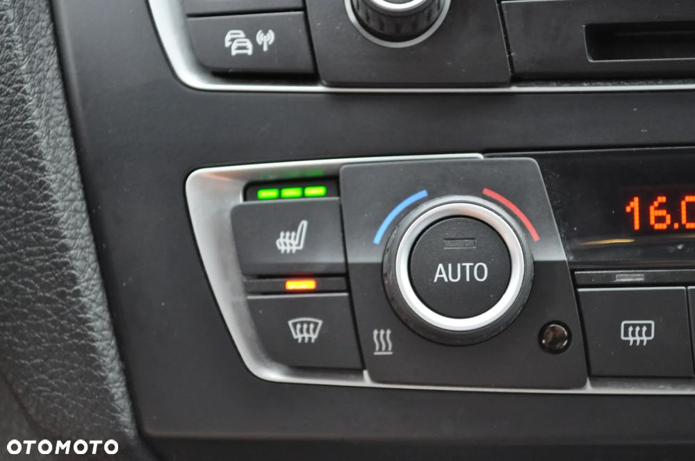 BMW Seria 1 116i - 30