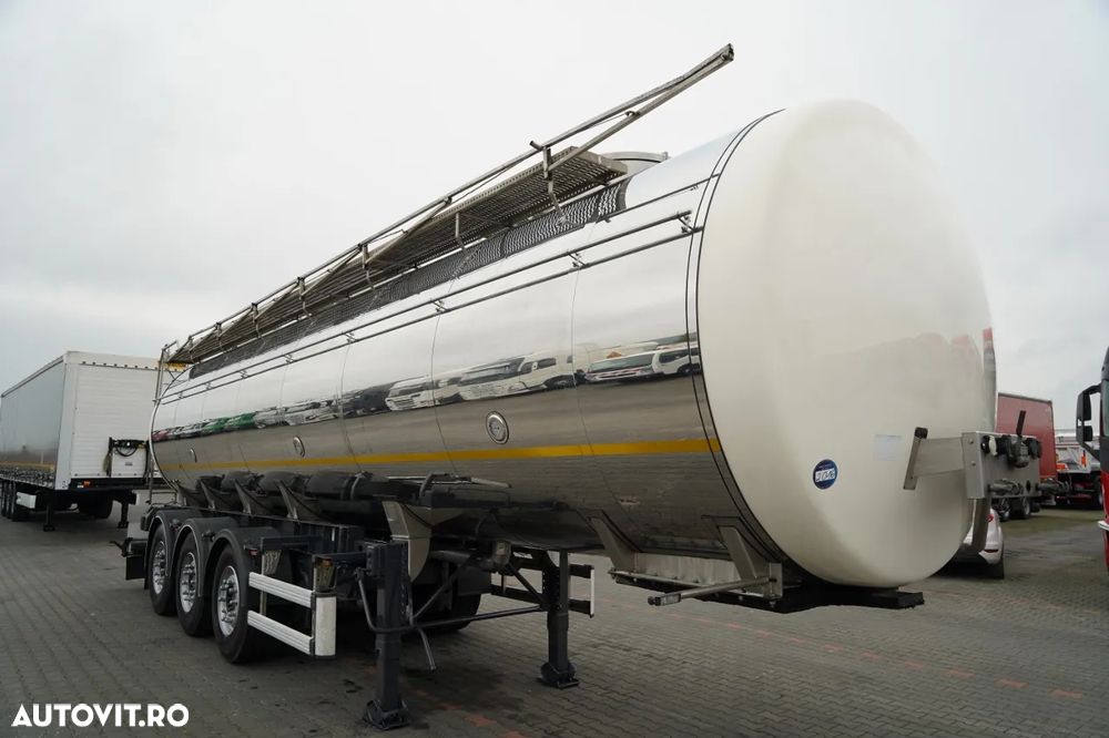 Spitzer REZERVOR ALIMENTE / 3 COMPARTIMENTE / 30.000 L / AXĂ RIDICABILĂ / SAF - 2