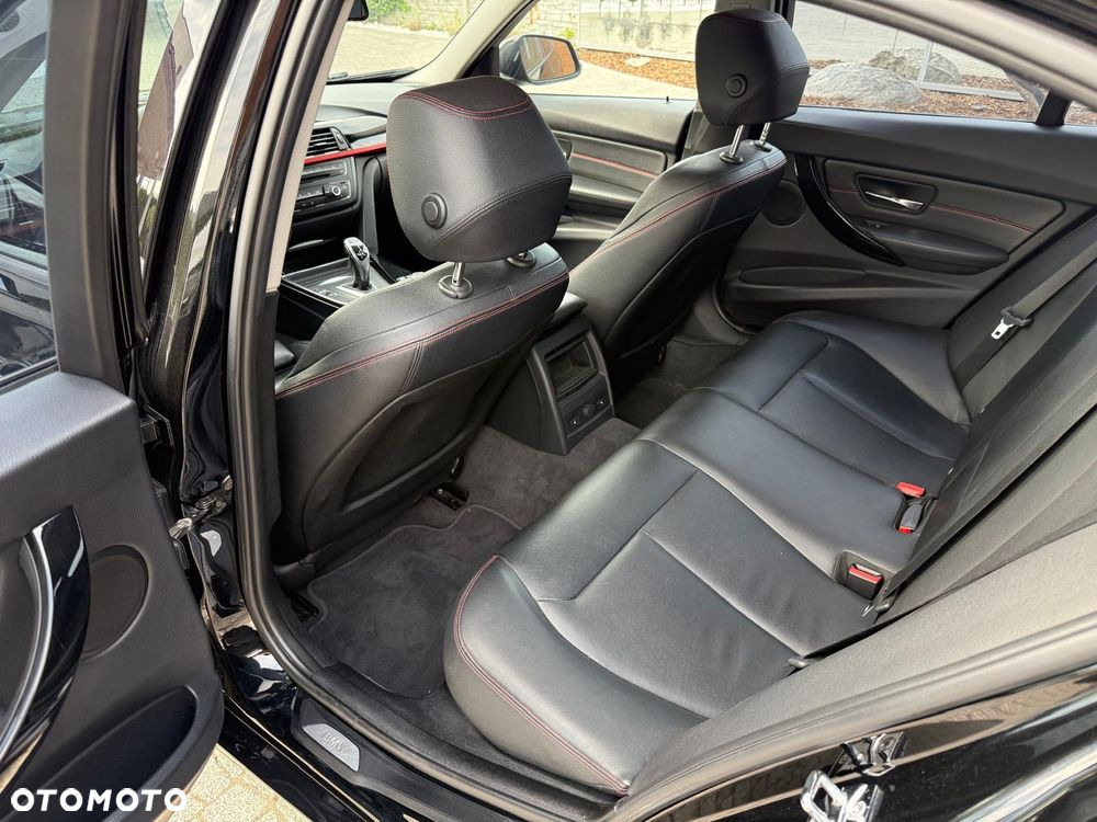 BMW Seria 3 335i Touring Sport Line - 25
