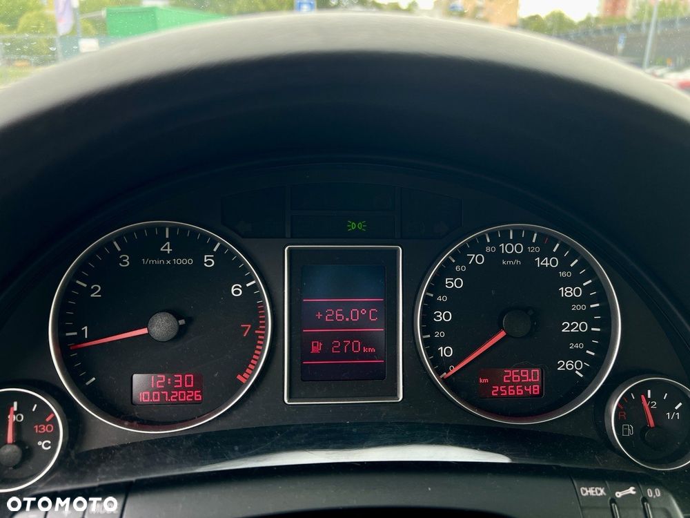 Audi A4 Limousine - 11