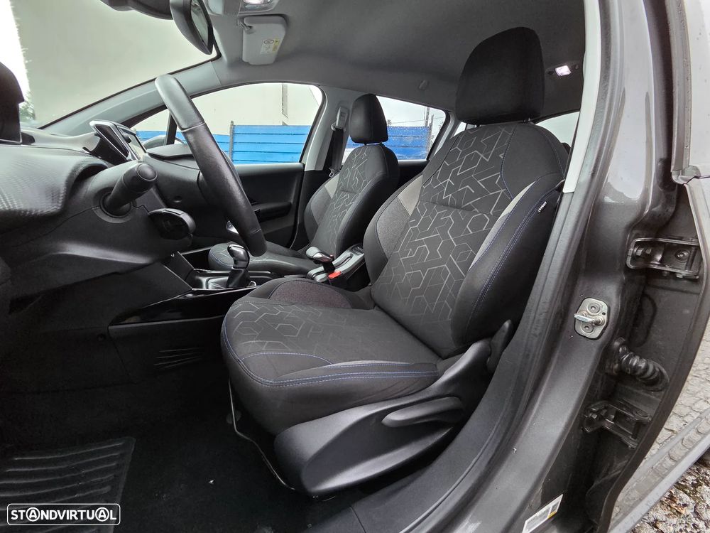 Peugeot 2008 1.2 PureTech Signature - 13