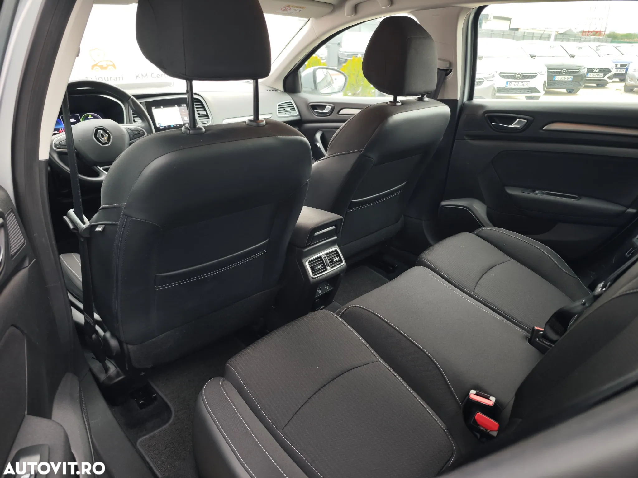 Renault Megane Grandtour E-TECH Plug-in 160 BUSINESS EDITION - 11
