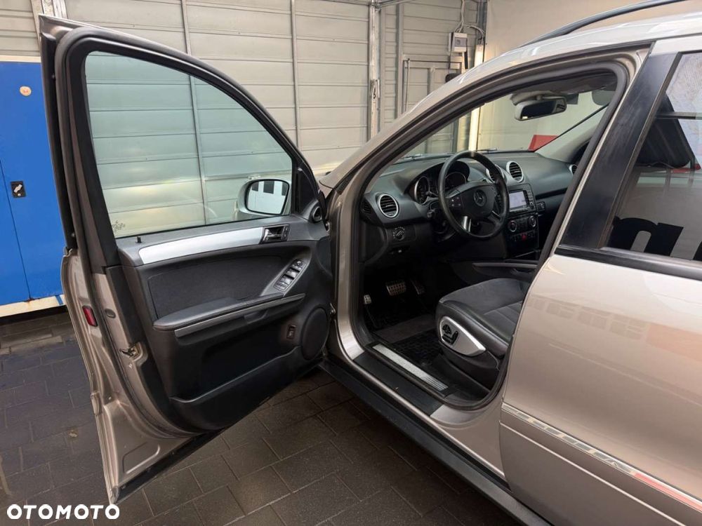 Mercedes-Benz ML - 22