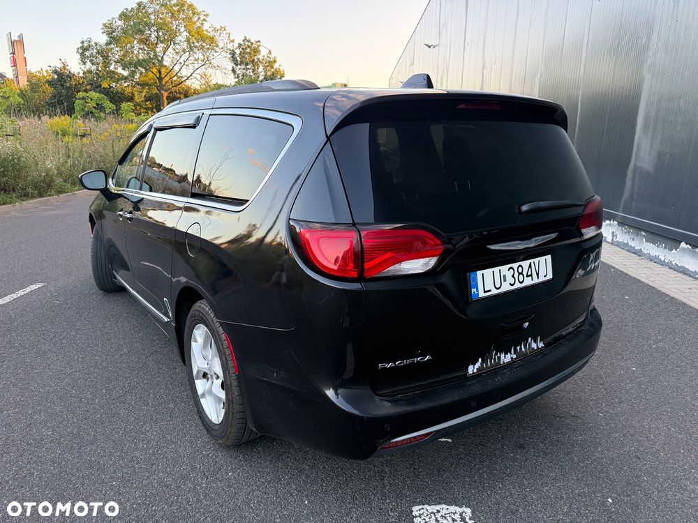 Chrysler Pacifica - 8