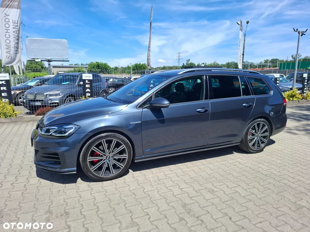 Volkswagen Golf - 1