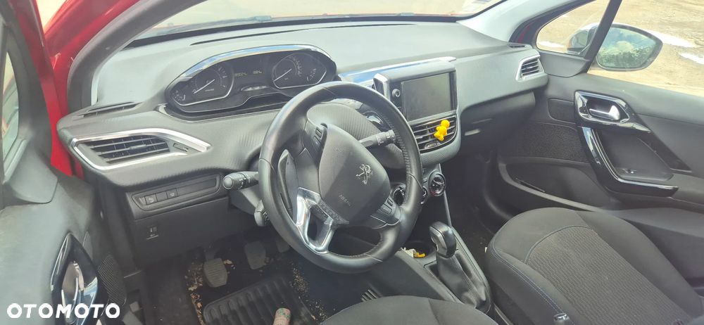Peugeot 208 1.2 PureTech GPF Signature S&S - 15