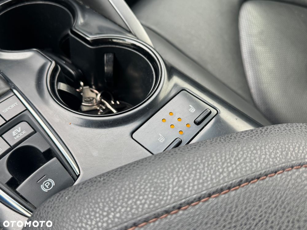 Toyota Camry 2.5 Hybrid Executive CVT - 24