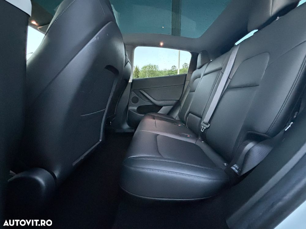Tesla Model Y Long Range Dual Motor AWD - 18