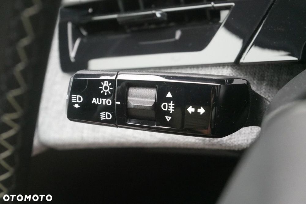 Peugeot 3008 1.2 PureTech mHEV GT S&S e-DCS6 - 28