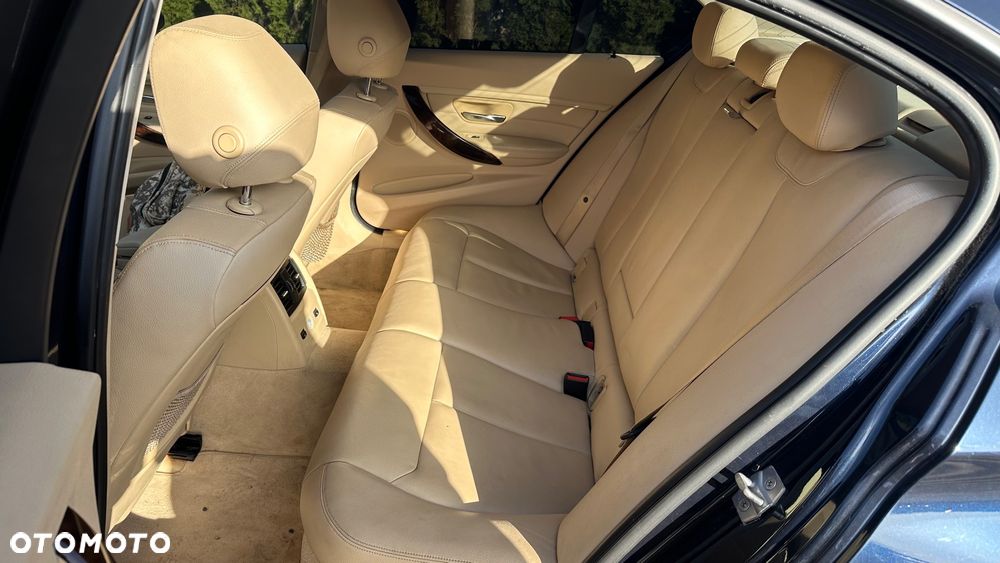 BMW Seria 3 335i xDrive Edition Sport - 14