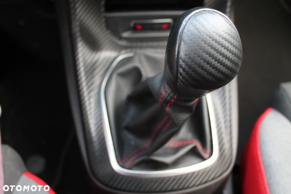 Ford Fiesta 1.0 EcoBoost S&S ST-LINE Red - 9