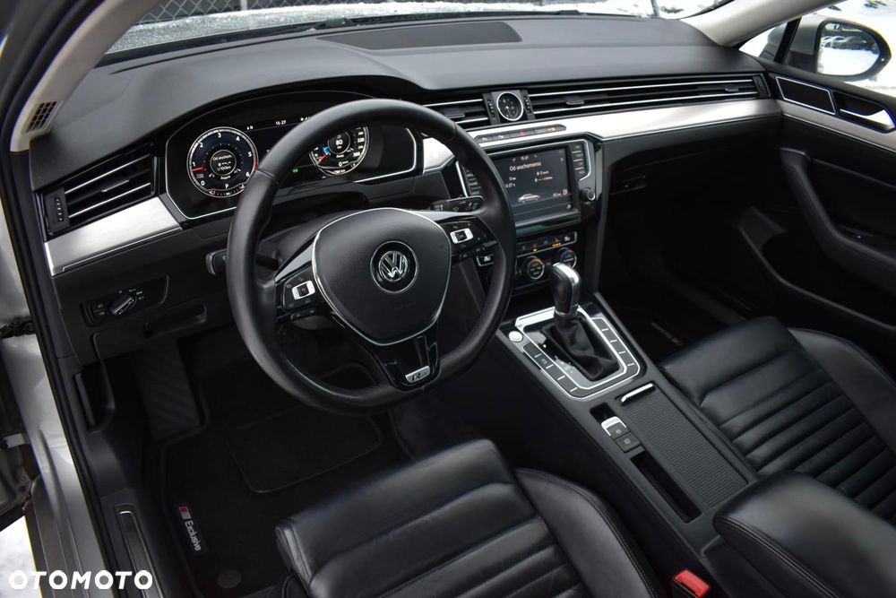 Volkswagen Passat 2.0 TDI DSG BlueMotion Technology R-Line - 4