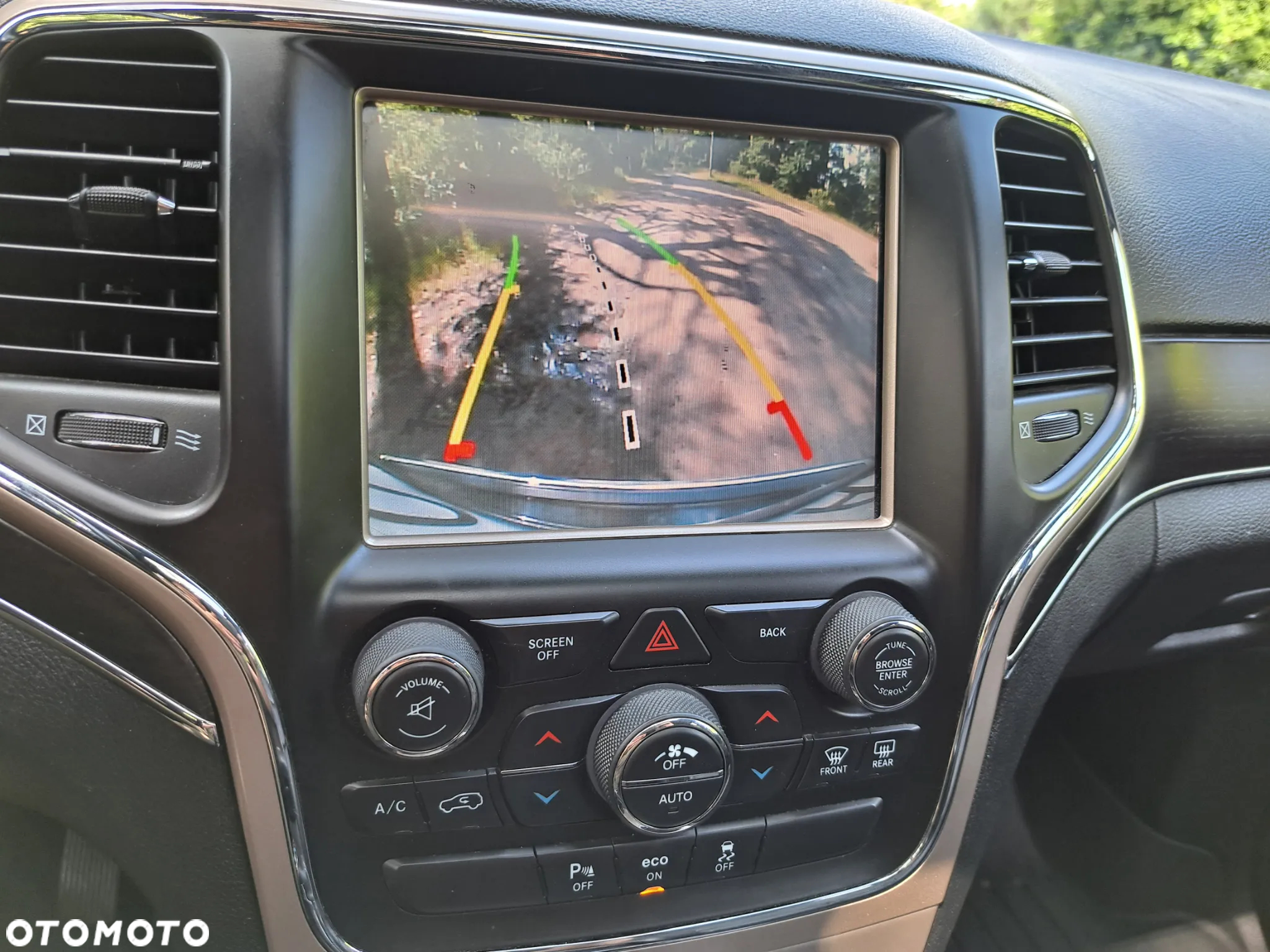 Jeep Grand Cherokee - 21