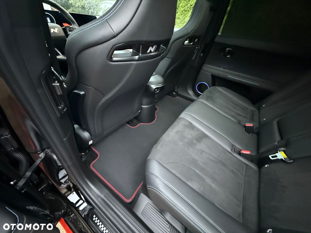 Hyundai IONIQ - 9