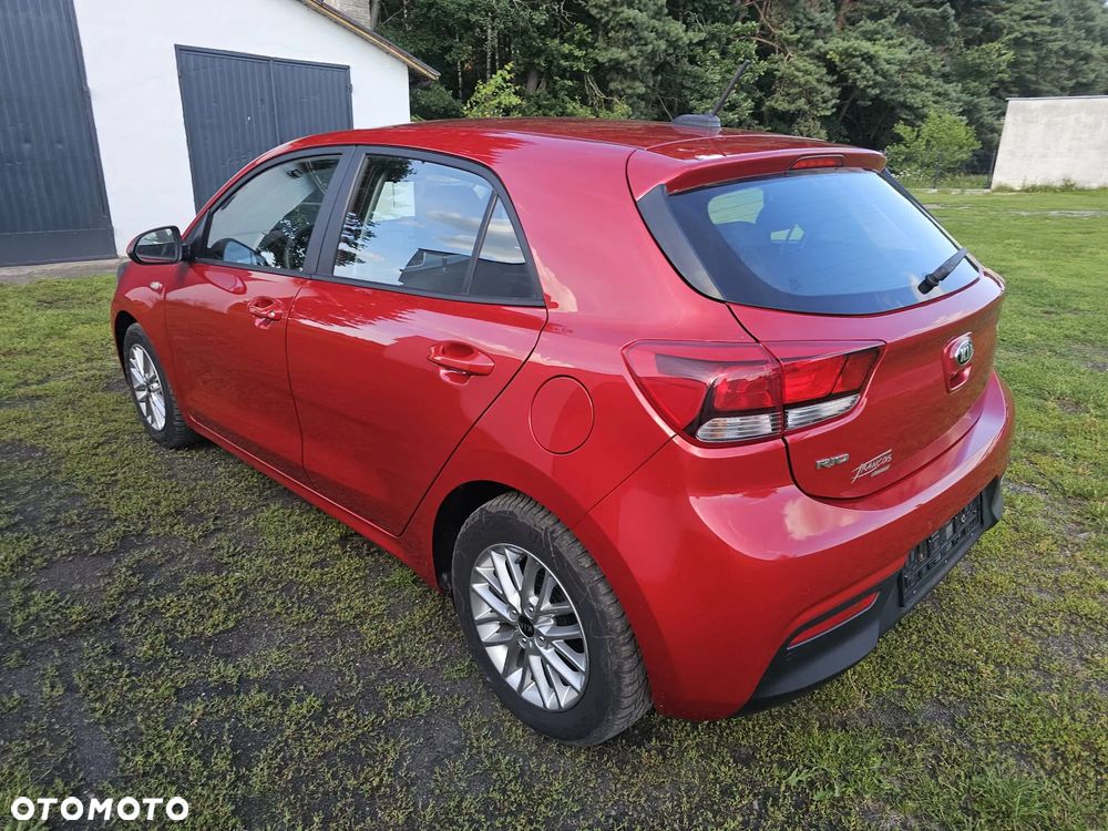 Kia Rio 1.2 L - 4