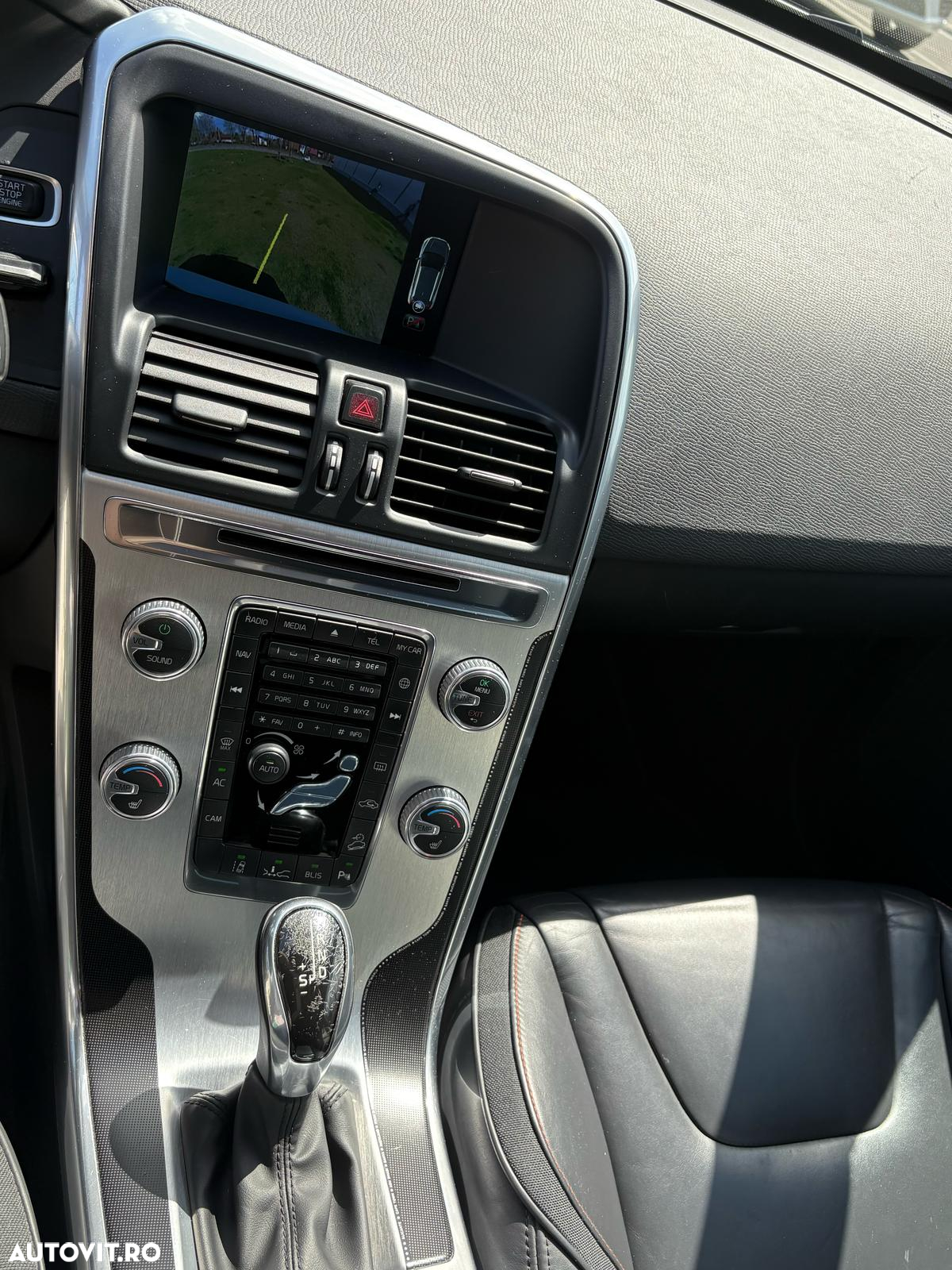 Volvo XC 60 D4 AWD Geartronic Ocean Race - 14