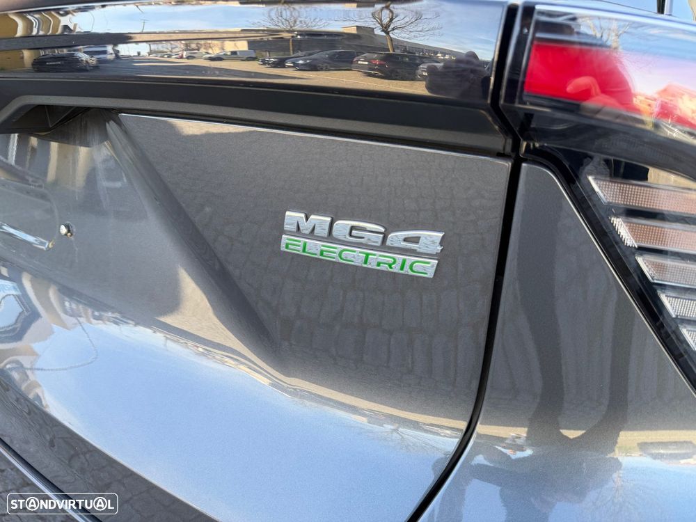 MG MG4 64 kWh Luxury - 18