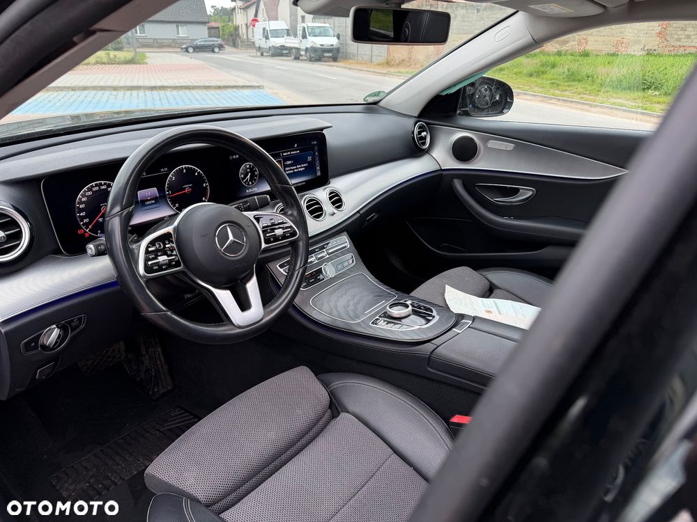 Mercedes-Benz Klasa E 220 d 4Matic 9G-TRONIC Avantgarde - 14