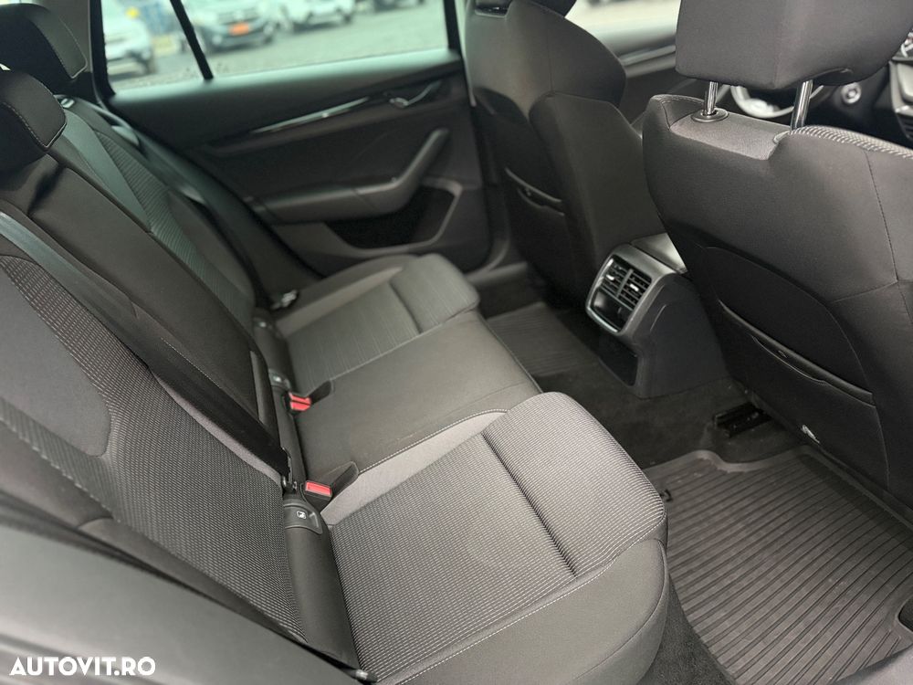 Skoda Octavia Combi 2.0 TDI DSG Premium Edition - 7