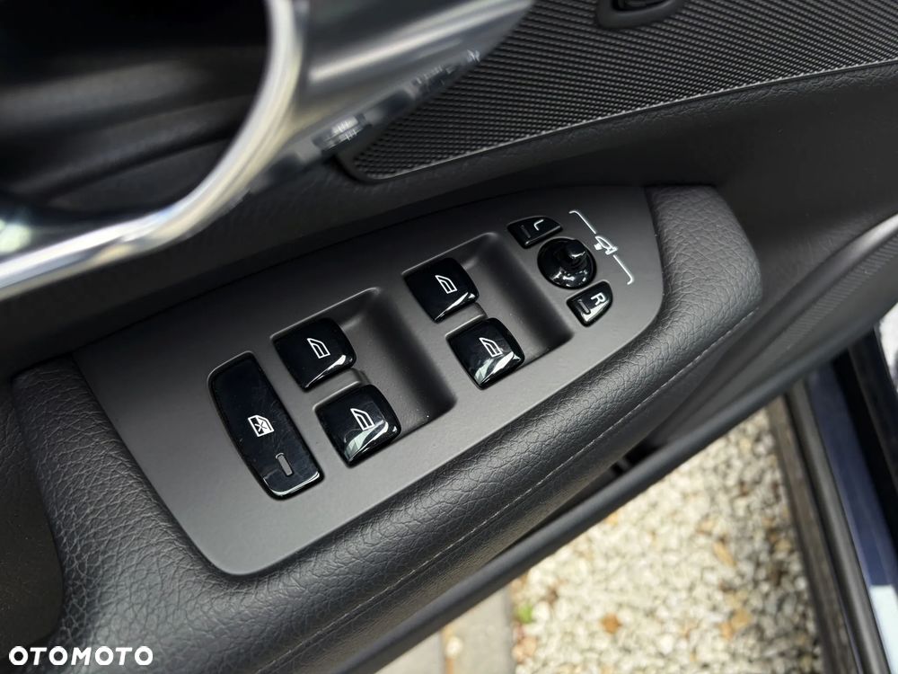 Volvo V90 D3 Geartronic Momentum Pro - 30