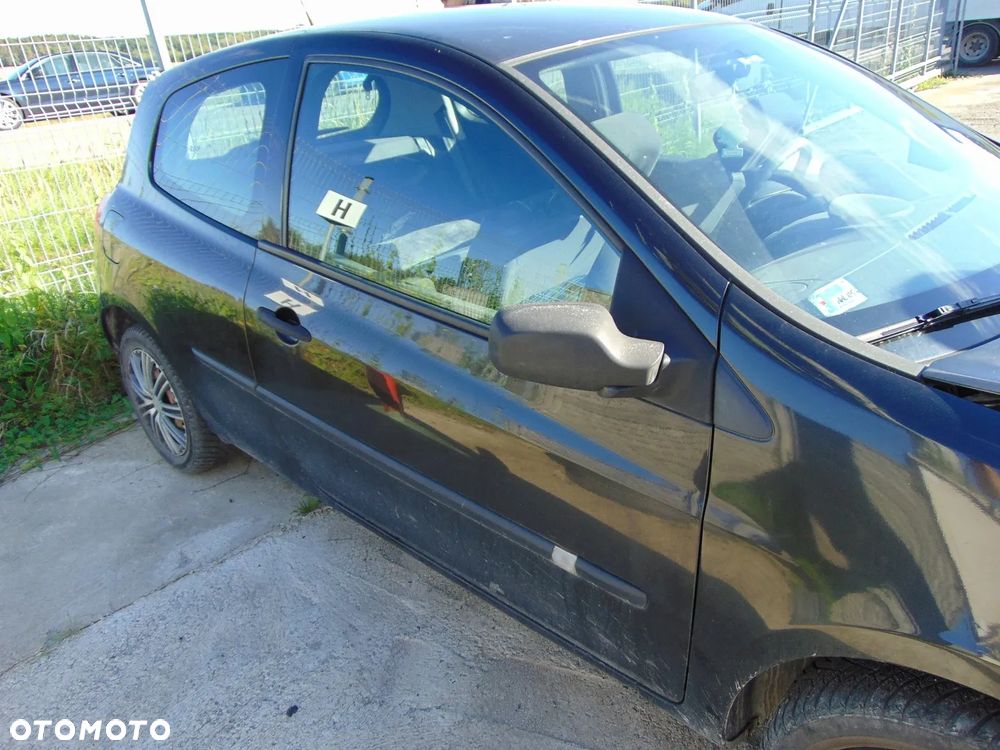 DRZWI PRAWE PRZÓD NV676 RENAULT CLIO III 3D