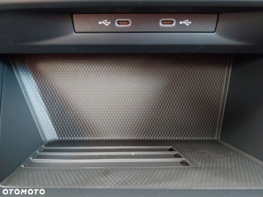 Volkswagen Golf VIII 1.5 eTSI mHEV Life Plus DSG - 27
