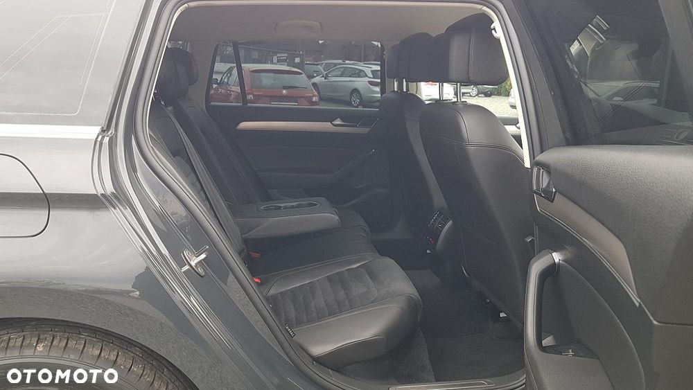 Volkswagen Passat Variant 2.0 TDI SCR DSG Highline - 28