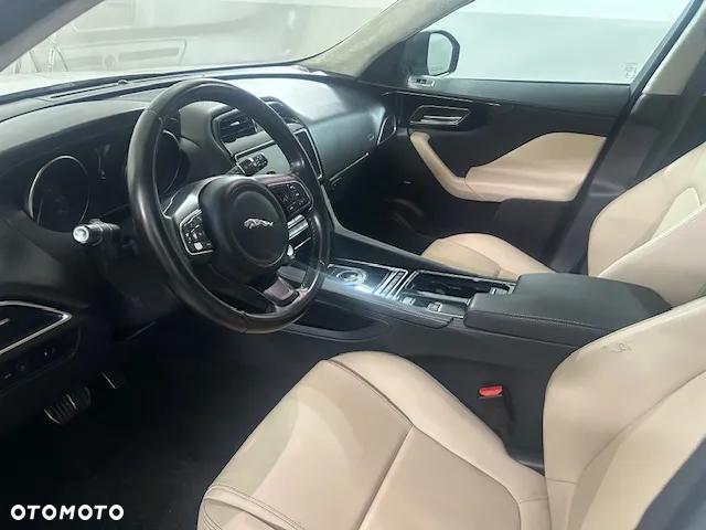 Jaguar F-Pace - 9