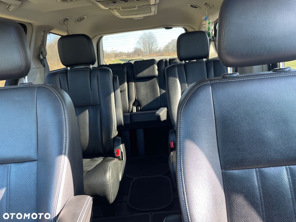Chrysler Town & Country 3.6 Limited - 17