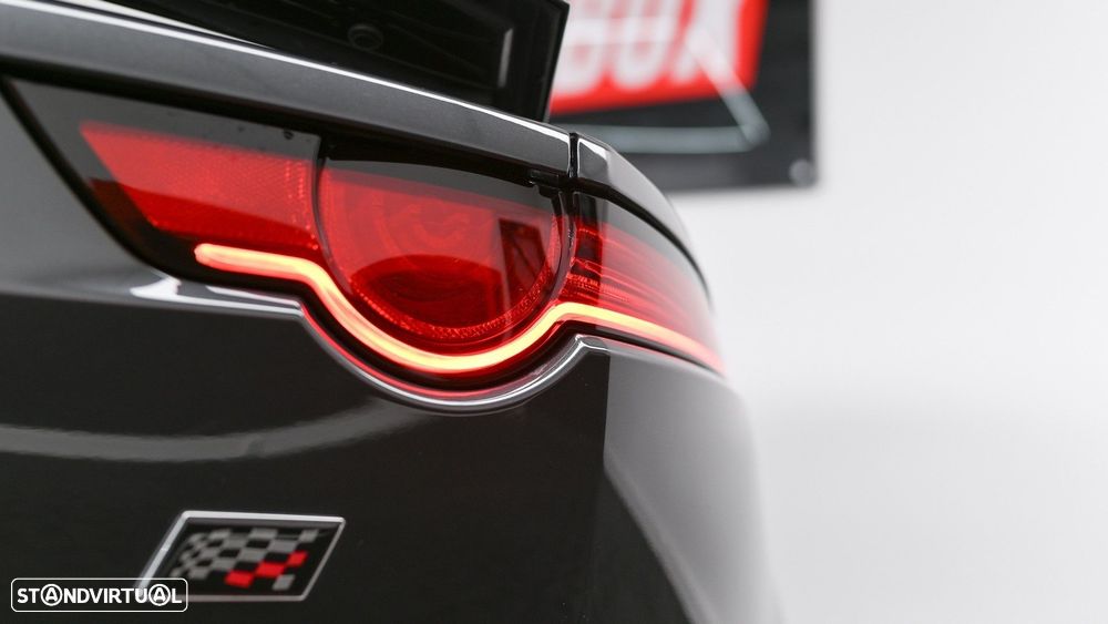 Jaguar F-Type 2.0 i4 Chequered Flag - 36