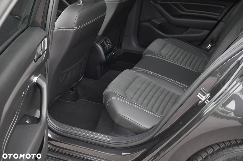 Volkswagen Passat - 31