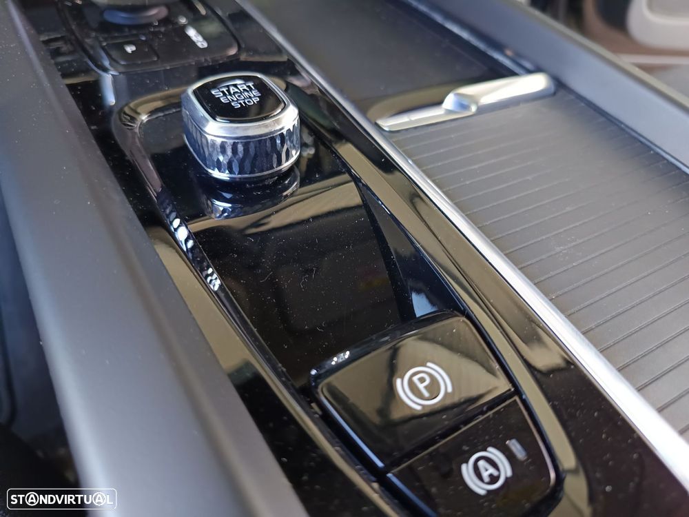 Volvo XC 60 2.0 B4 Momentum Plus Geartronic - 36