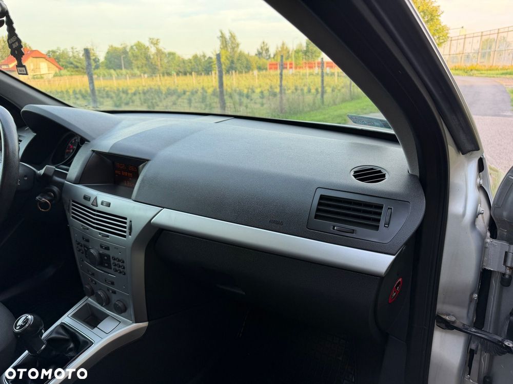 Opel Astra 1.6 Enjoy - 12