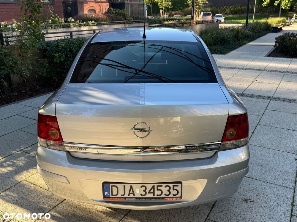 Opel Astra 2009 photo 3