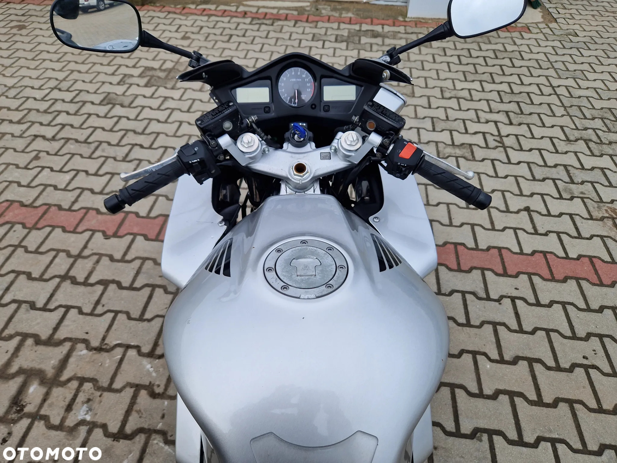 Honda VFR - 34