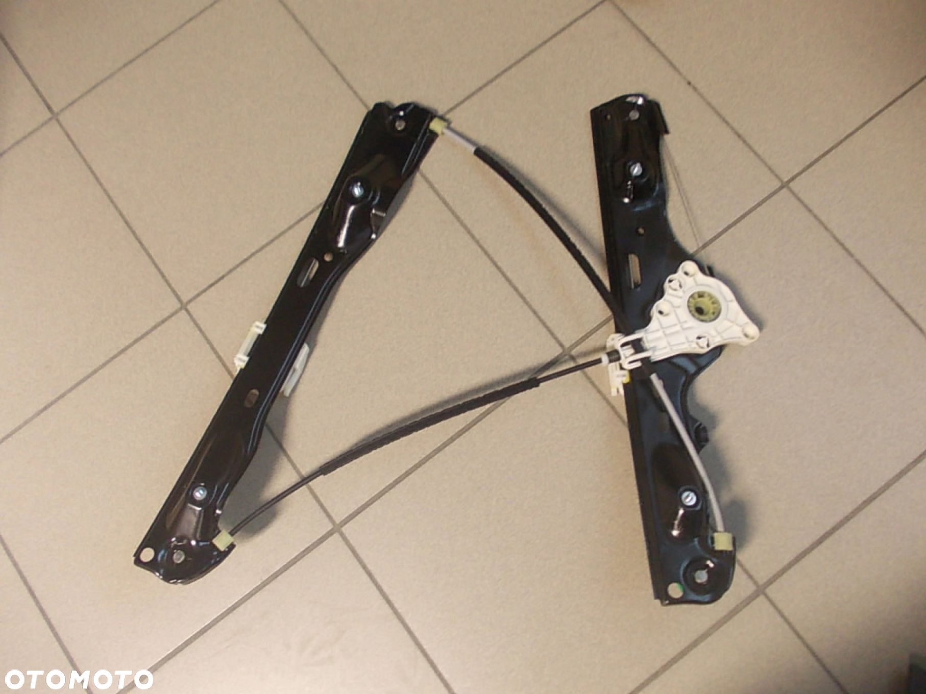 PODNOŚNIK SZYBY PRZEDNI PRAWY BMW X1 E84 - 2