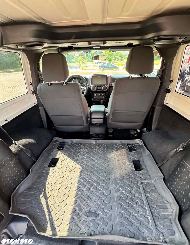 Jeep Wrangler - 10