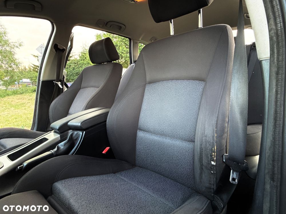 BMW Seria 3 320i - 33