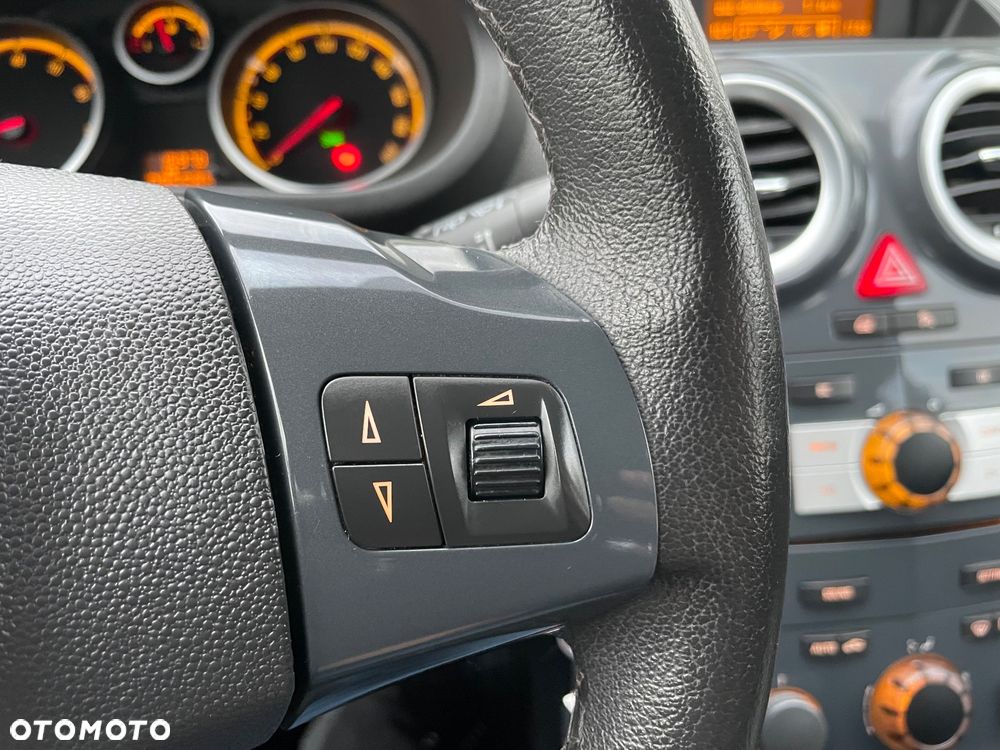 Opel Corsa 1.2 16V Cosmo - 12