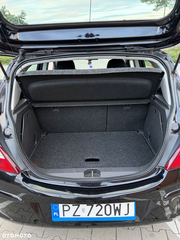 Opel Corsa 1.4 16V Cosmo - 12