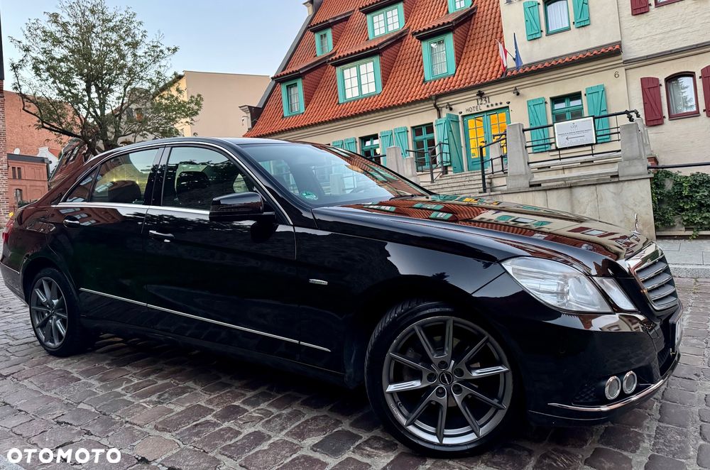 Mercedes-Benz E-Class 2010 photo 2