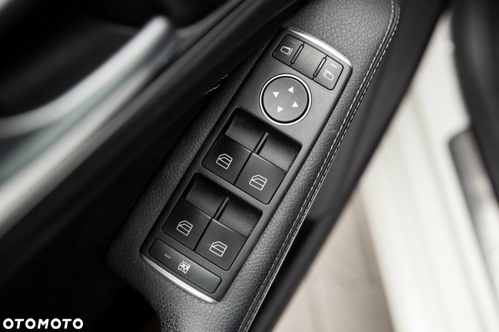 Mercedes-Benz CLA 180 7G-DCT - 16