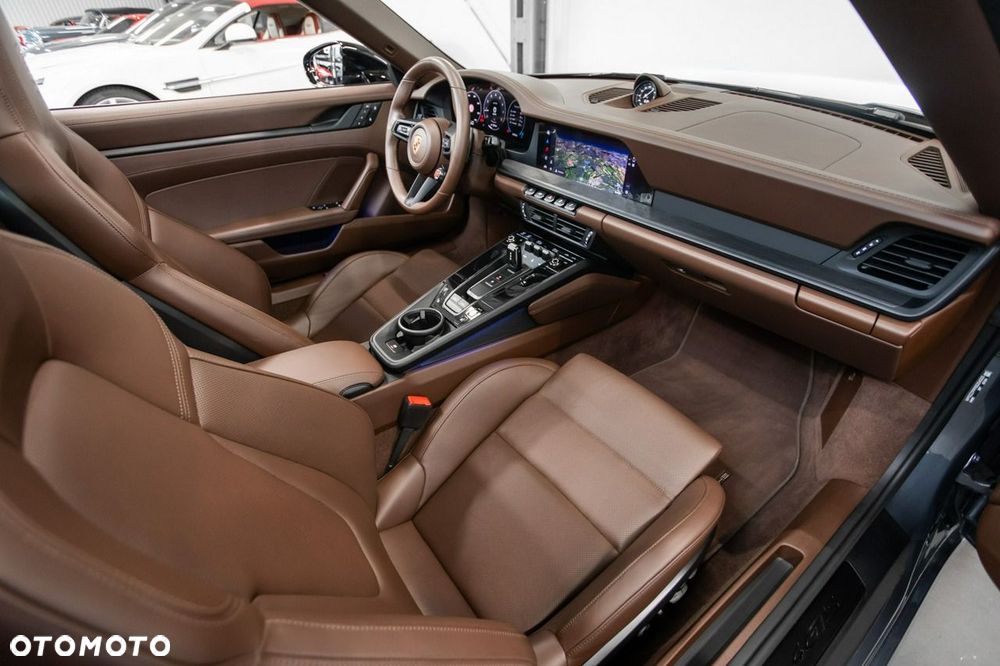 Porsche 911 Targa 4 GTS PDK - 27