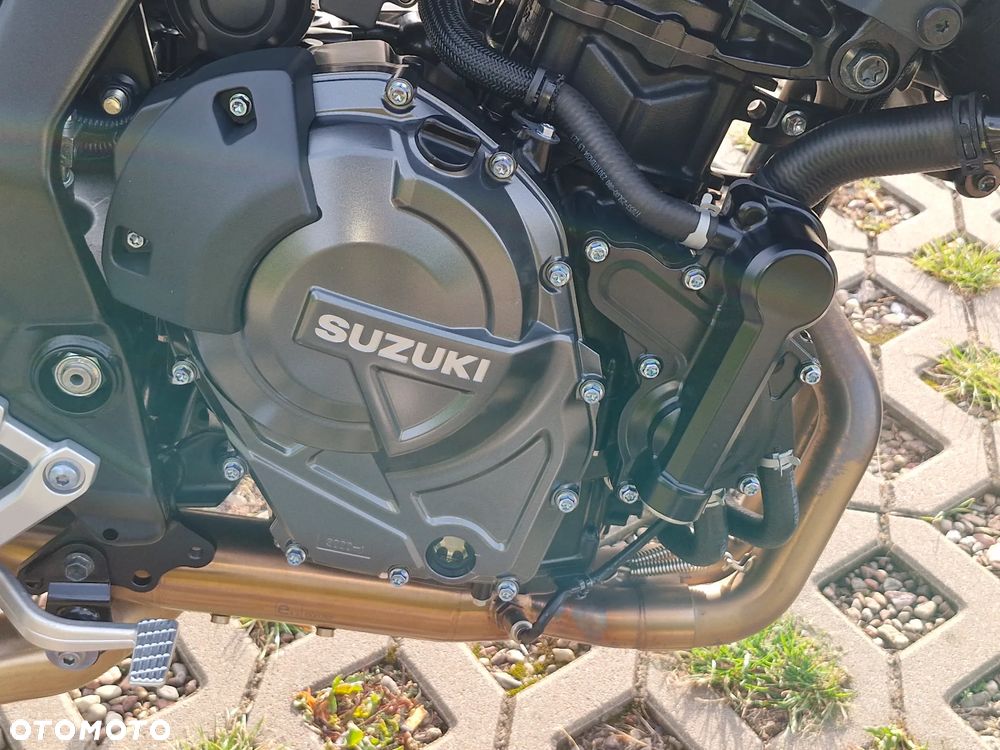 Suzuki GSX - 17