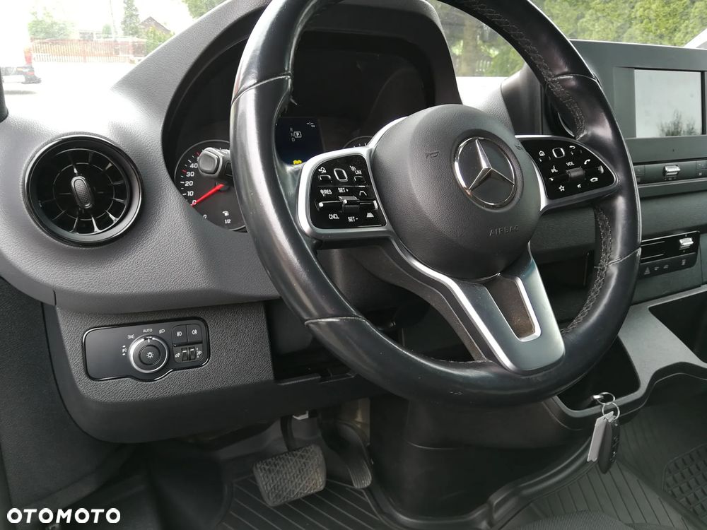 Mercedes-Benz Sprinter 319 - 19