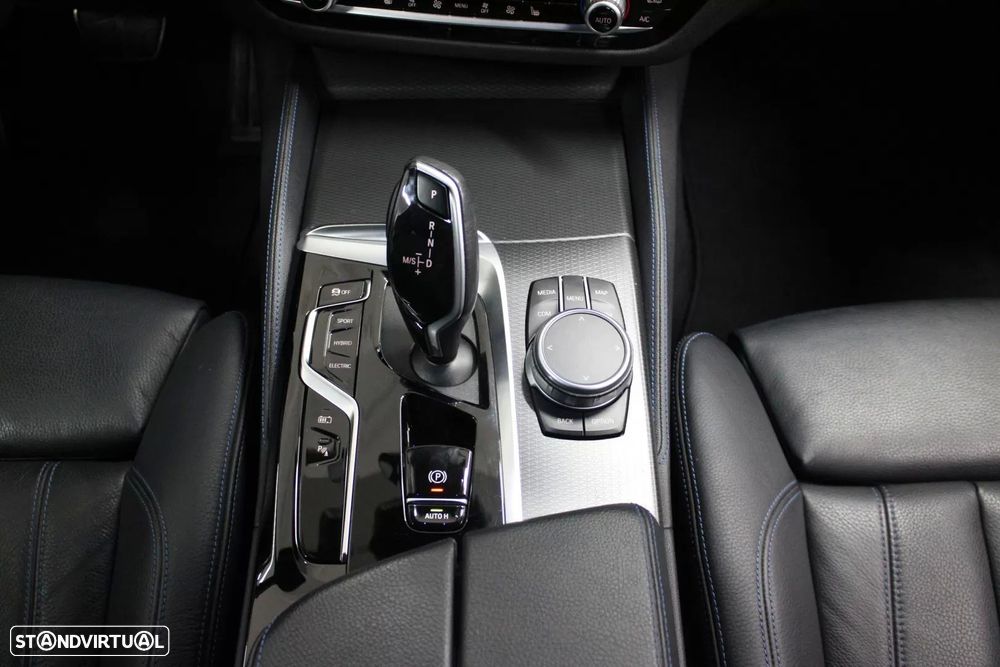 BMW 530 e Pack Desportivo M - 36