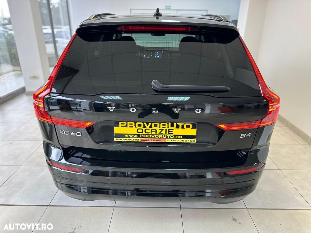 Volvo XC 60 B4 MHEV AWD Momentum Pro - 11