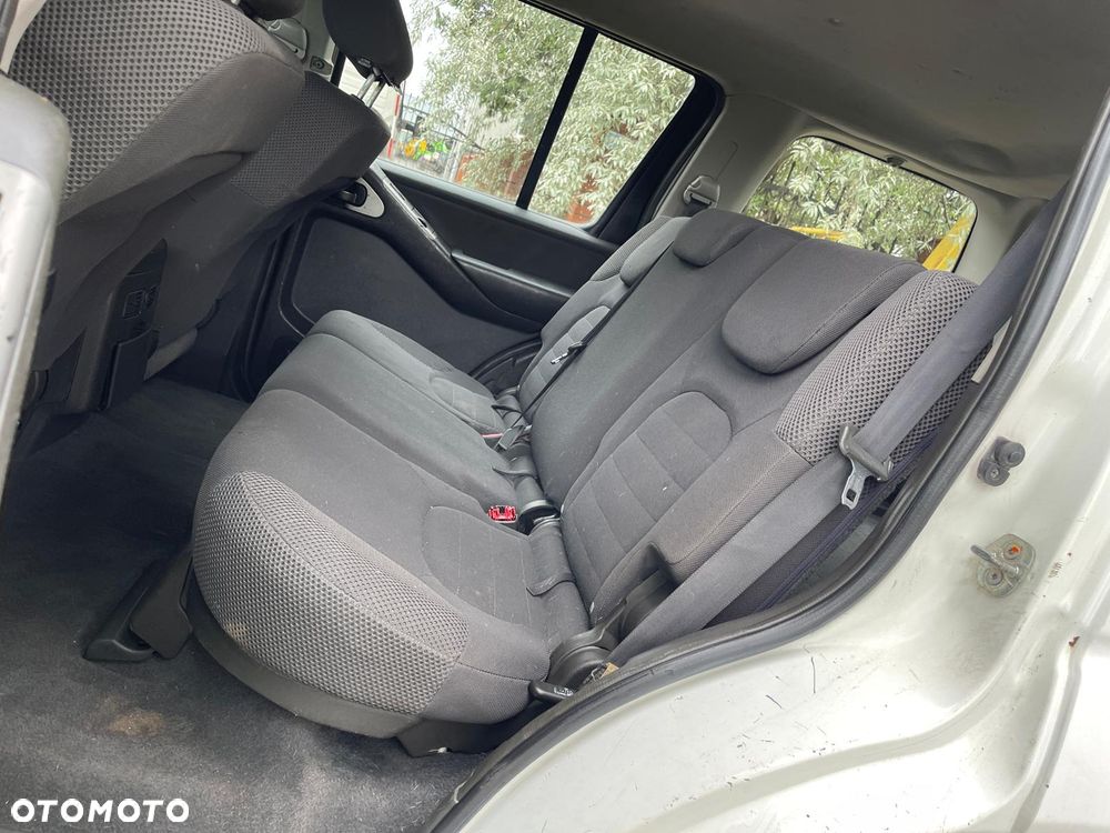 Nissan Pathfinder 2.5 DCi Comfort - 27