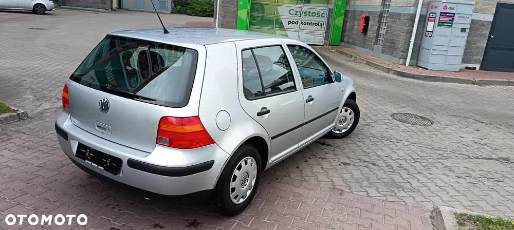 Volkswagen Golf - 6
