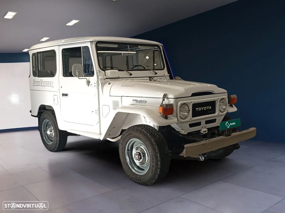 Toyota Land Cruiser - 1
